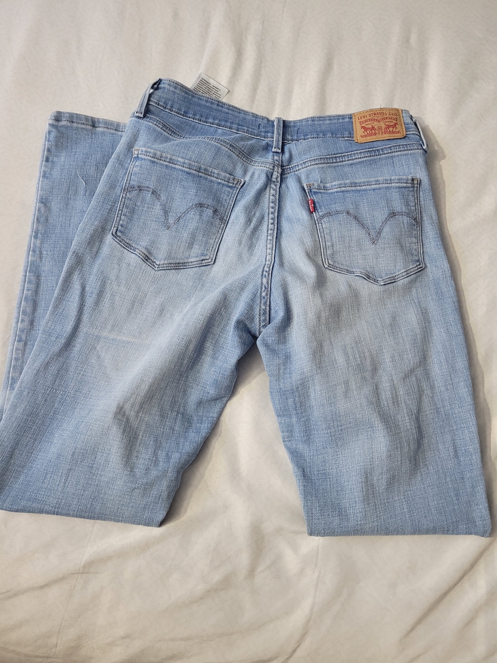 Levi's  Women's Red Tab Light Blue Denim Jeans Capri